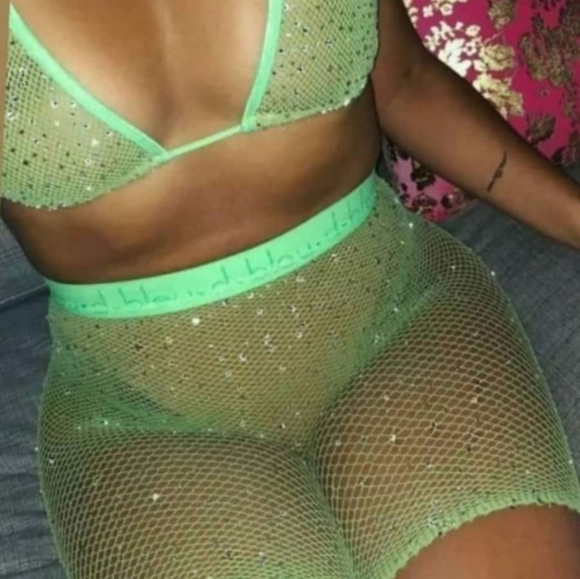 Mesh set shorts n top 4 colors available one size fit all. fits sizes smal large - Picture 2 of 4